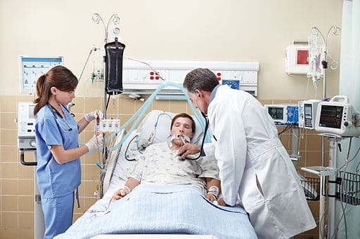 512px-Clinicians_in_Intensive_Care_Unit