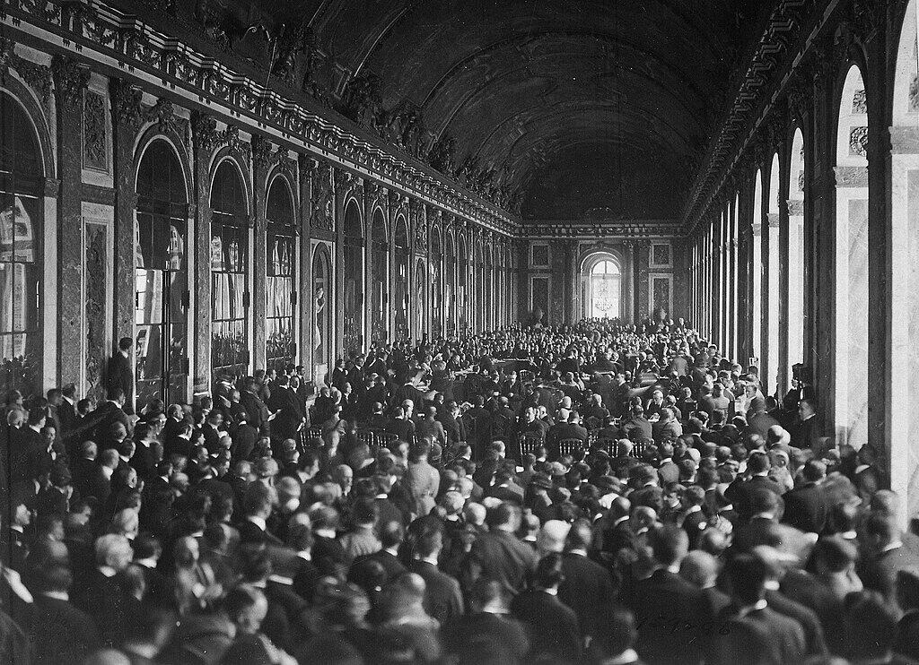 1024px-Treaty_of_Versailles_Signing,_Hall_of_Mirrors treaty of Versailles signing hall