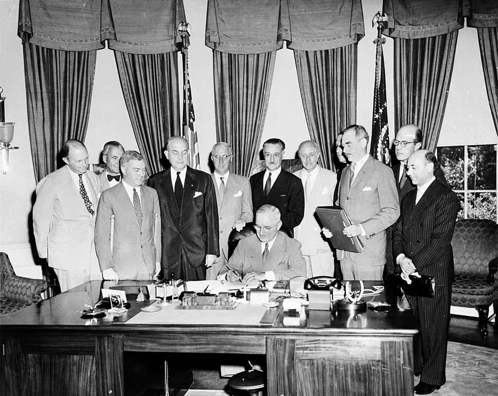1024px-Truman_signing_North_Atlantic_Treaty signing the north Atlantic treaty